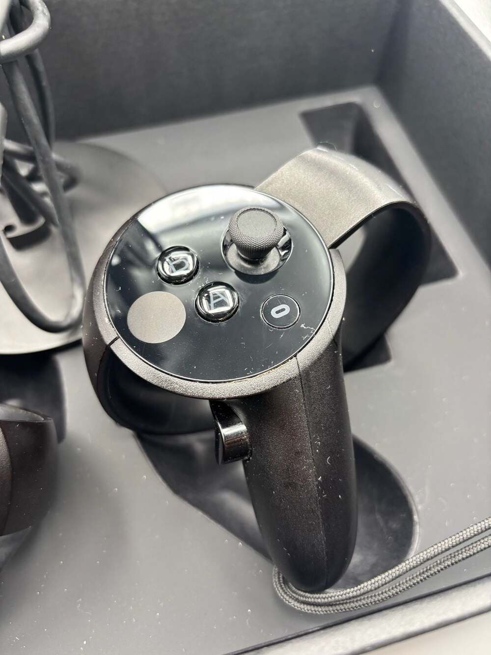 Oculus Rift CV1 Touch Controllers and Tracking Sensor Set - Picture 7 of 10